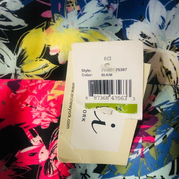 Eci Brand New Cold Shoulder Floral - Picture 7 of 12